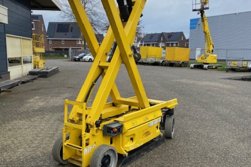 Schaarhoogwerker 9.8 mtr (binnen gebruik)